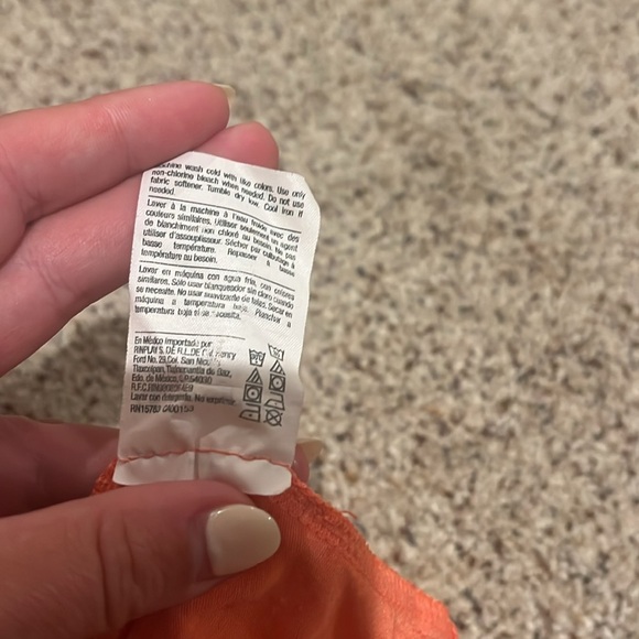 Champion Salmon Colored Key Hole Back Athletic Wear Size Medium - Picture 8 of 8